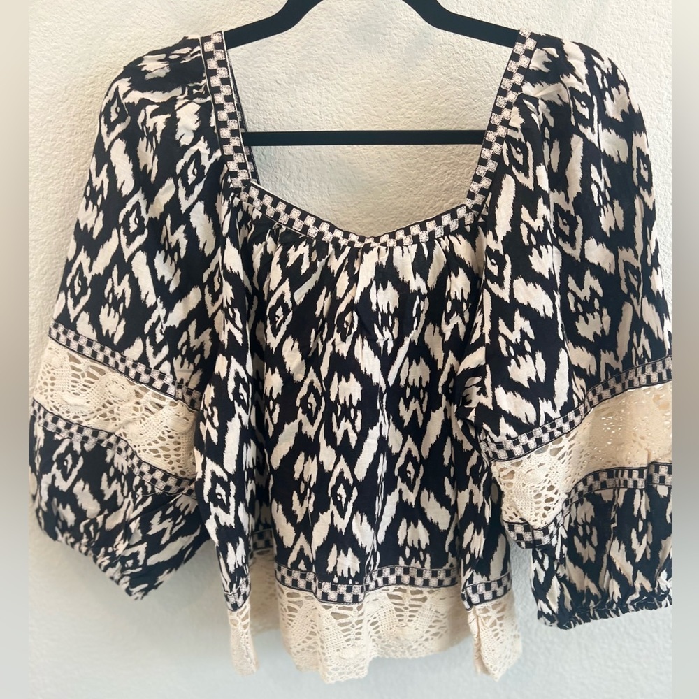 Womens size Large blouse with lace